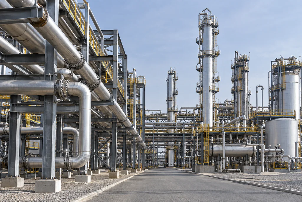 Illustration of steel pipe racks, pressure vessels and distillation columns in daylight